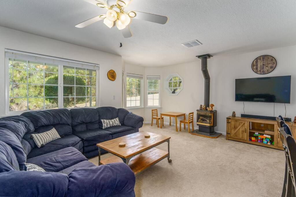 Acorn House - Charming House In Green Heaven With Pool Table With Lovely Backyard Oakhurst Exteriör bild