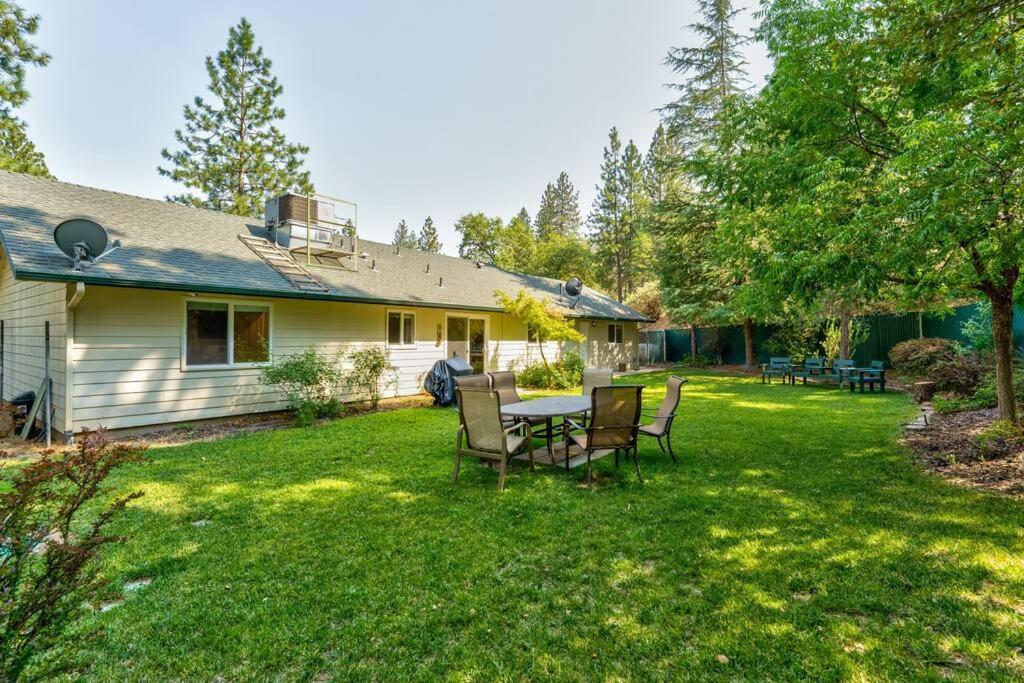 Acorn House - Charming House In Green Heaven With Pool Table With Lovely Backyard Oakhurst Exteriör bild
